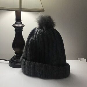 Saks fifth pom pom 100% cashmere hat